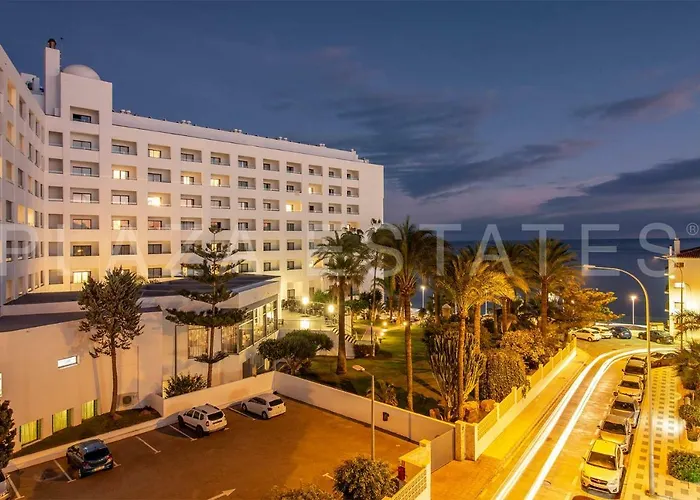 Magnifico Al Lado De La Playa Torrecilla En * Nerja